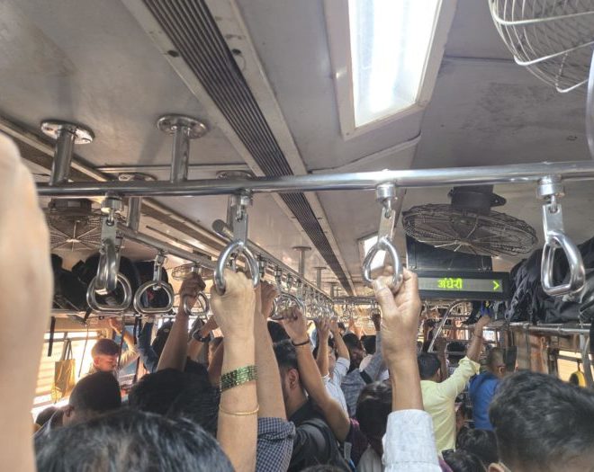 ムンバイの満員電車